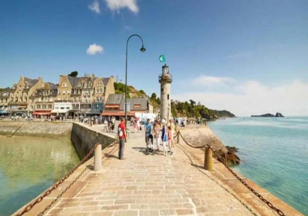 Daire La Belle Mer By Mrodbnb - Appart Neuf - Apercu Mer - 25M Plage & Resto - Cine - Cheminee - Popcorn Cancale Fransa